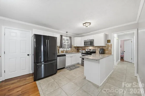 $229,000 | 1437 Oak Hill Drive, Morganton, NC 28655