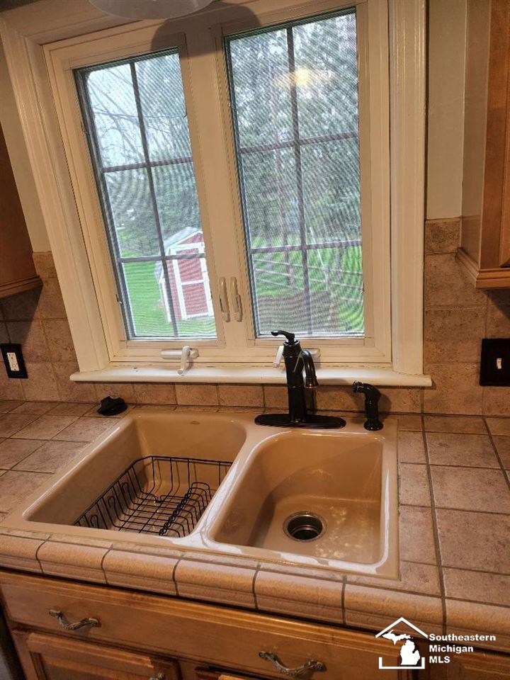 855 East Hurd Road Monroe, MI 48162 - Photo 7 of 19
