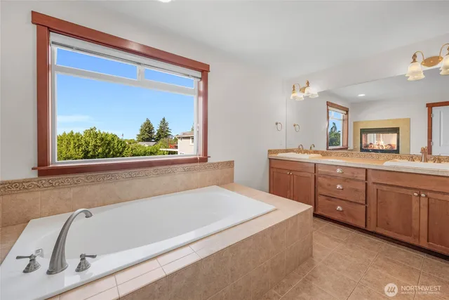 $1,100,000 | 2126 West Mukilteo Boulevard, Everett, WA 98203