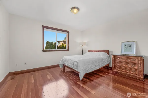 $1,100,000 | 2126 West Mukilteo Boulevard, Everett, WA 98203