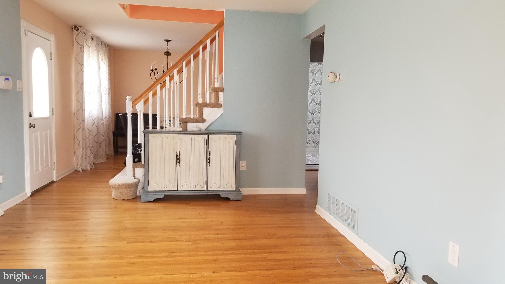 3189 Maple Road Huntingdon Valley, PA 19006 - Photo 2 of 19 Family room