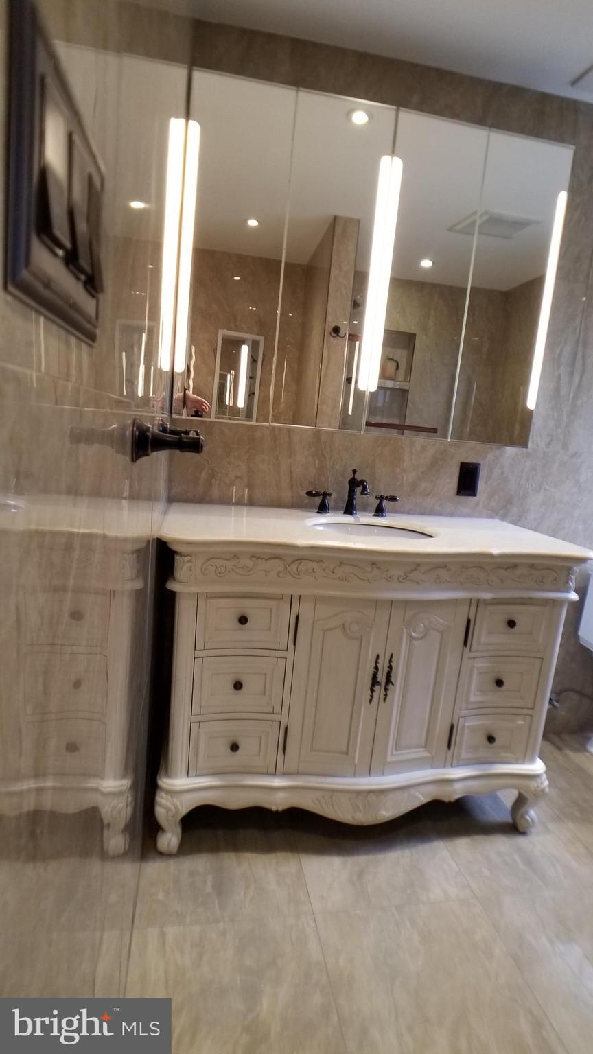 3189 Maple Road Huntingdon Valley, PA 19006 - Photo 6 of 19 1st floor bathroom