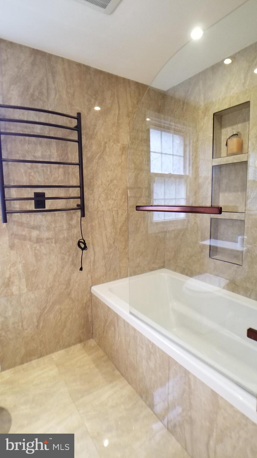 3189 Maple Road Huntingdon Valley, PA 19006 - Photo 7 of 19 1st foor bathroom