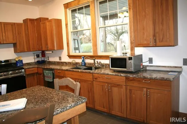 $278,000 | 1353 East Clinton Street, Frankfort, IN 46041