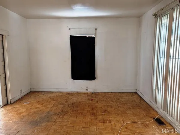 $19,900 | 4943 Genevieve Avenue, St. Louis, MO 63120