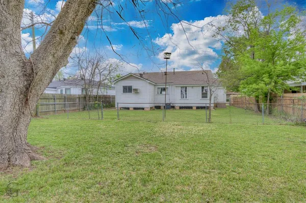 a view of a house with a backyard