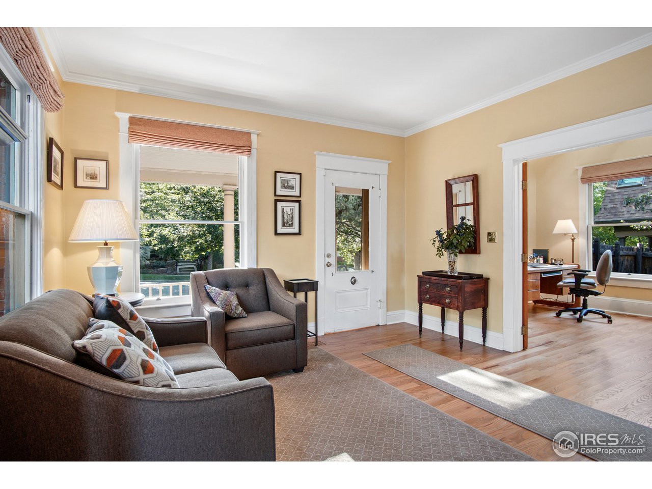 956 Grant Place Boulder, CO 80302 - Photo 3 of 32 Bright living room