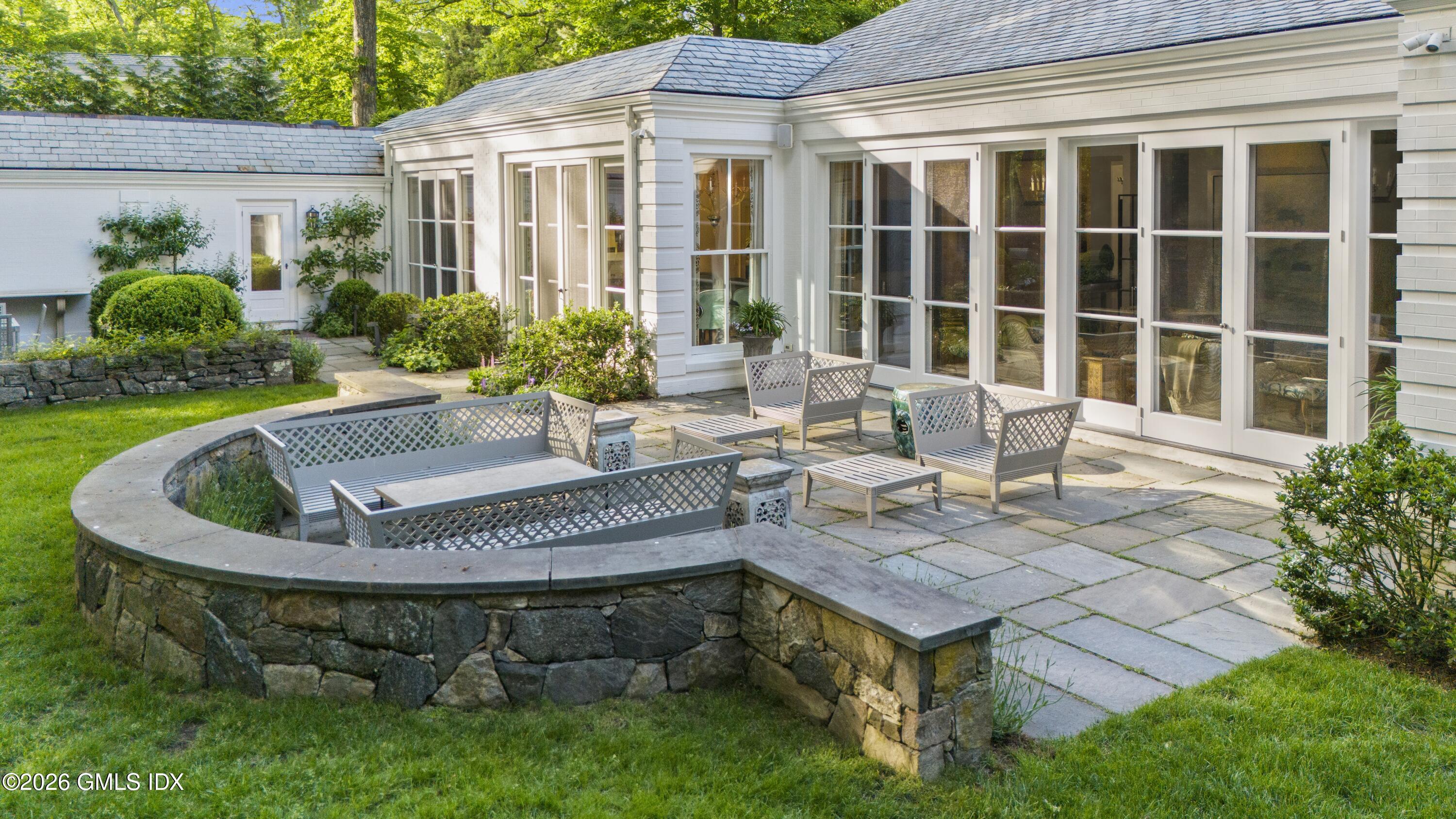 47 Husted Lane Greenwich, CT 06830 - Photo 21 of 27 Back 22