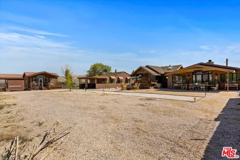 a view of houses with sky view
