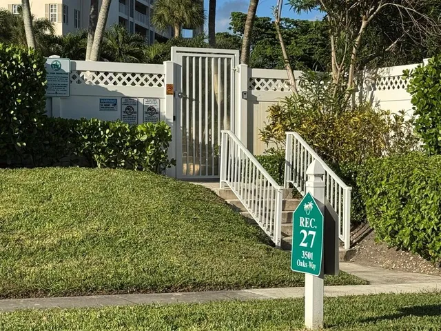 $3,500 | 3510 Oaks Way, Unit 702, Pompano Beach, FL 33069