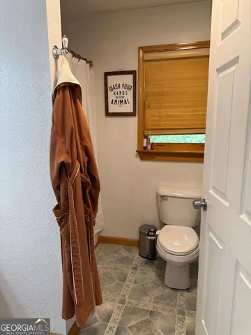 a view of livingroom with furniture