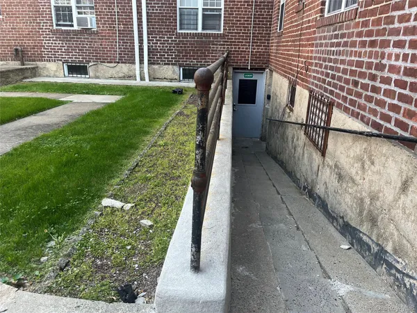 $3,150 | 208-11 41st Avenue, Unit 2 | Bayside
