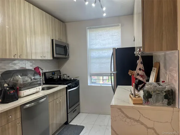 $3,150 | 208-11 41st Avenue, Unit 2 | Bayside