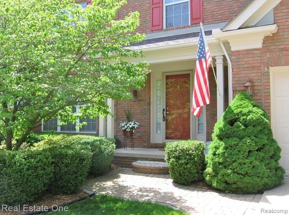 1338 Thames Drive Rochester, MI 48307 - Photo 2 of 23 Entrance
