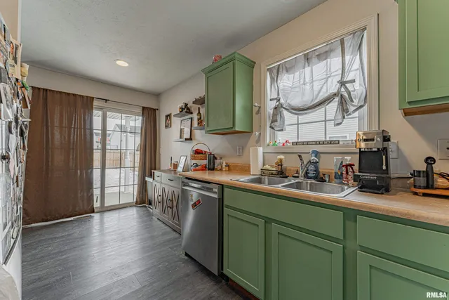 $239,000 | 2904 Breezewood Boulevard, Bloomington, IL 61704