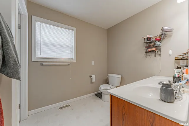 $239,000 | 2904 Breezewood Boulevard, Bloomington, IL 61704