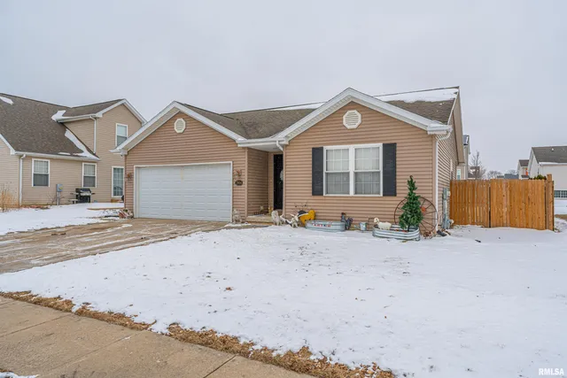 $239,000 | 2904 Breezewood Boulevard, Bloomington, IL 61704