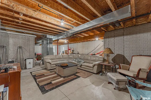 $239,000 | 2904 Breezewood Boulevard, Bloomington, IL 61704