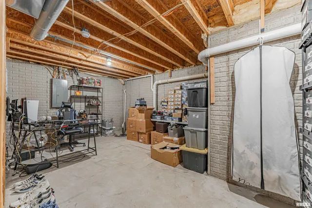 $239,000 | 2904 Breezewood Boulevard, Bloomington, IL 61704