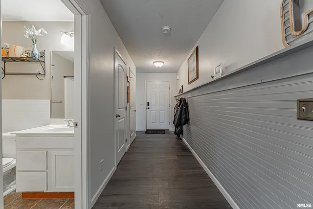 $239,000 | 2904 Breezewood Boulevard, Bloomington, IL 61704