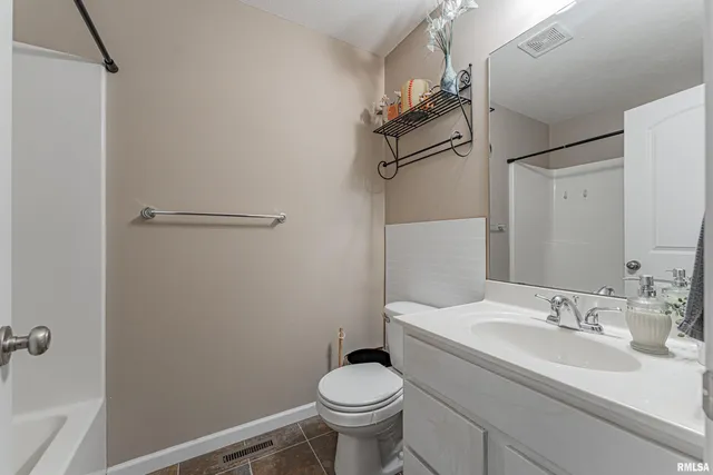 $239,000 | 2904 Breezewood Boulevard, Bloomington, IL 61704