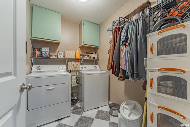 $239,000 | 2904 Breezewood Boulevard, Bloomington, IL 61704