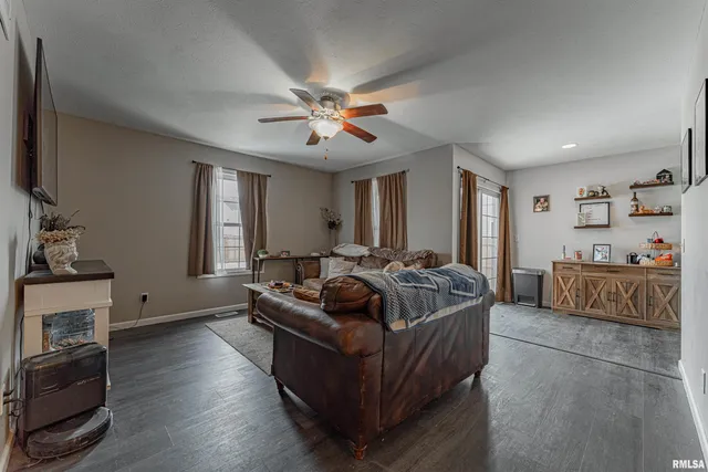 $239,000 | 2904 Breezewood Boulevard, Bloomington, IL 61704