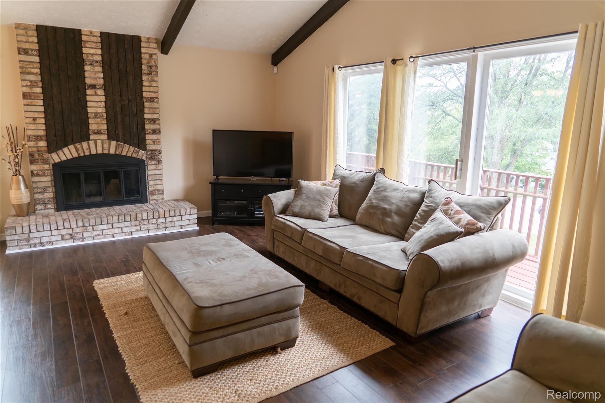 35875 Smithfield Road Farmington, MI 48335 - Photo 3 of 58 DSC05844.jpg