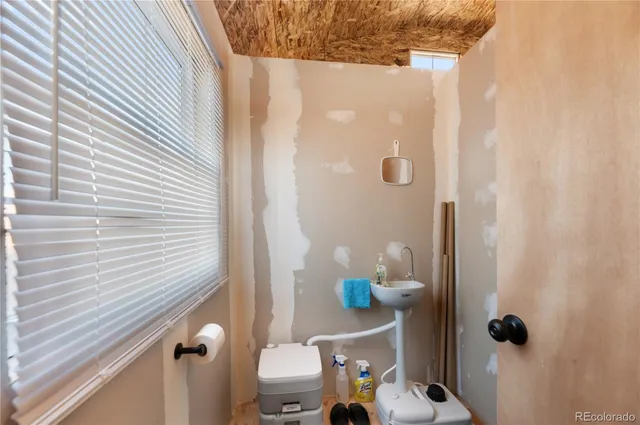 $149,999 | 725 Van Egmond Drive, Penrose, CO 81240