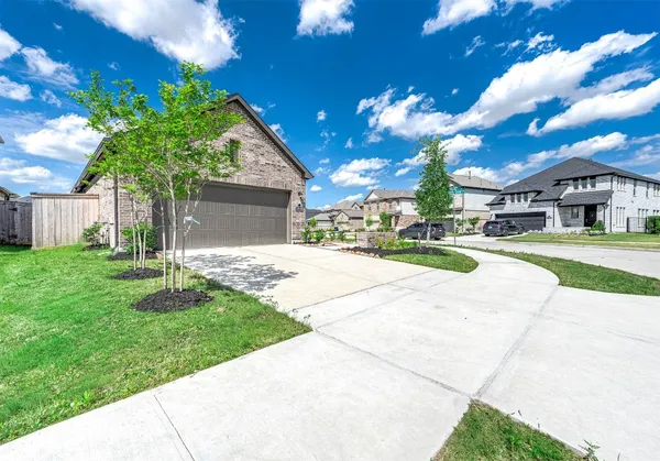 a view of a pathway both side of building