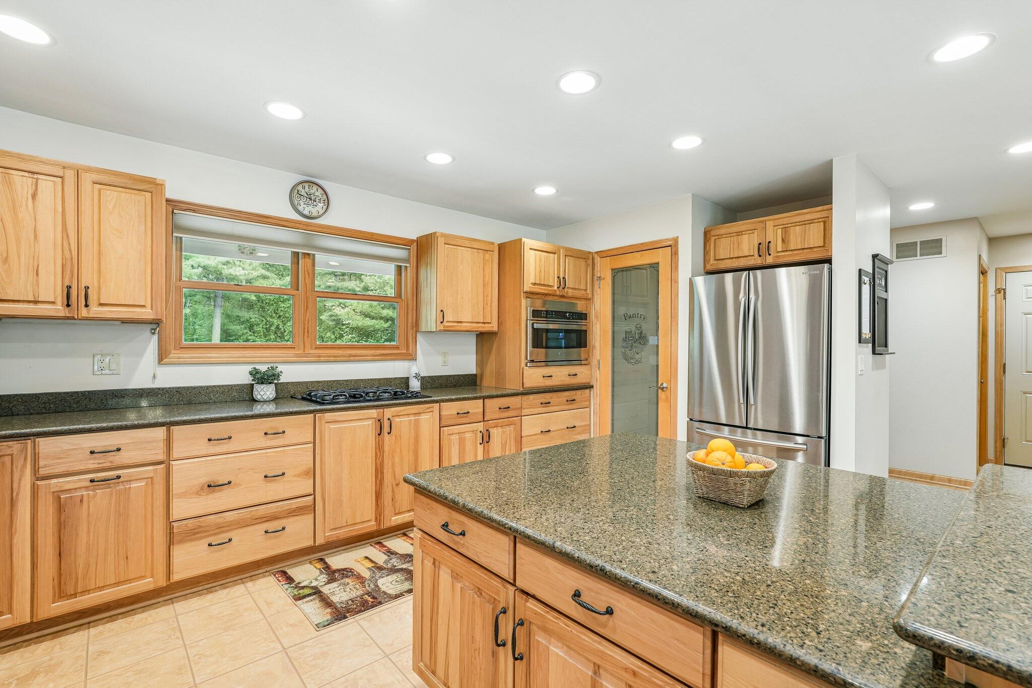 8040 West S County Line Road Franklin, WI 53132 - Photo 9 of 49 Appliances included