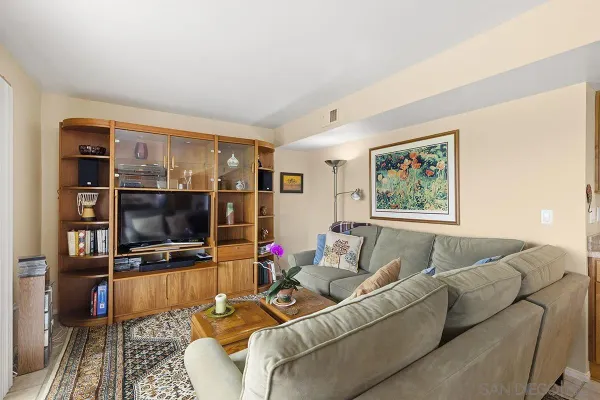 $6,750 | 1012 Santa Florencia, Solana Beach, CA 92075