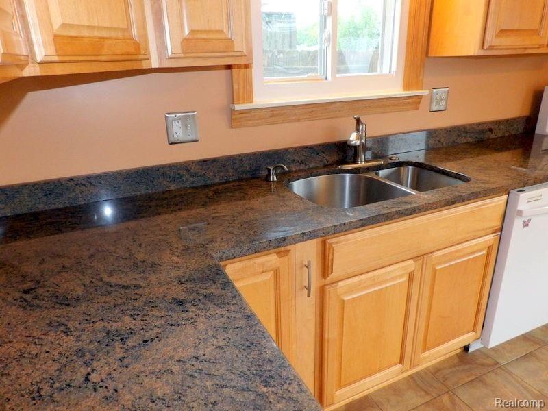 22226 Derby Road Woodhaven, MI 48183 - Photo 24 of 41