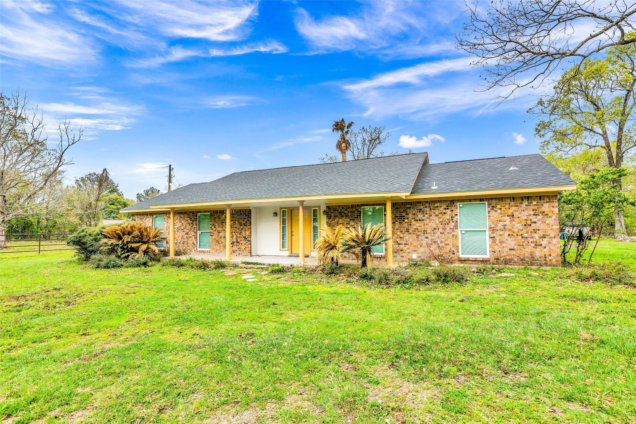 481 County Road 2084 Liberty, TX 77575 - Photo 2 of 21 Front View