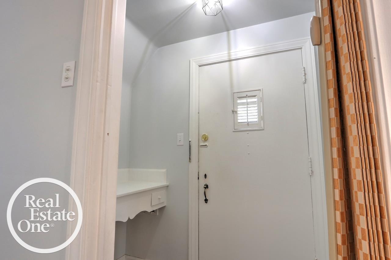 471 Touraine Road Grosse Pointe, MI 48236 - Photo 5 of 37 50191817-e060e67d-546c-4889-90b2-5893ad532d95.JPG