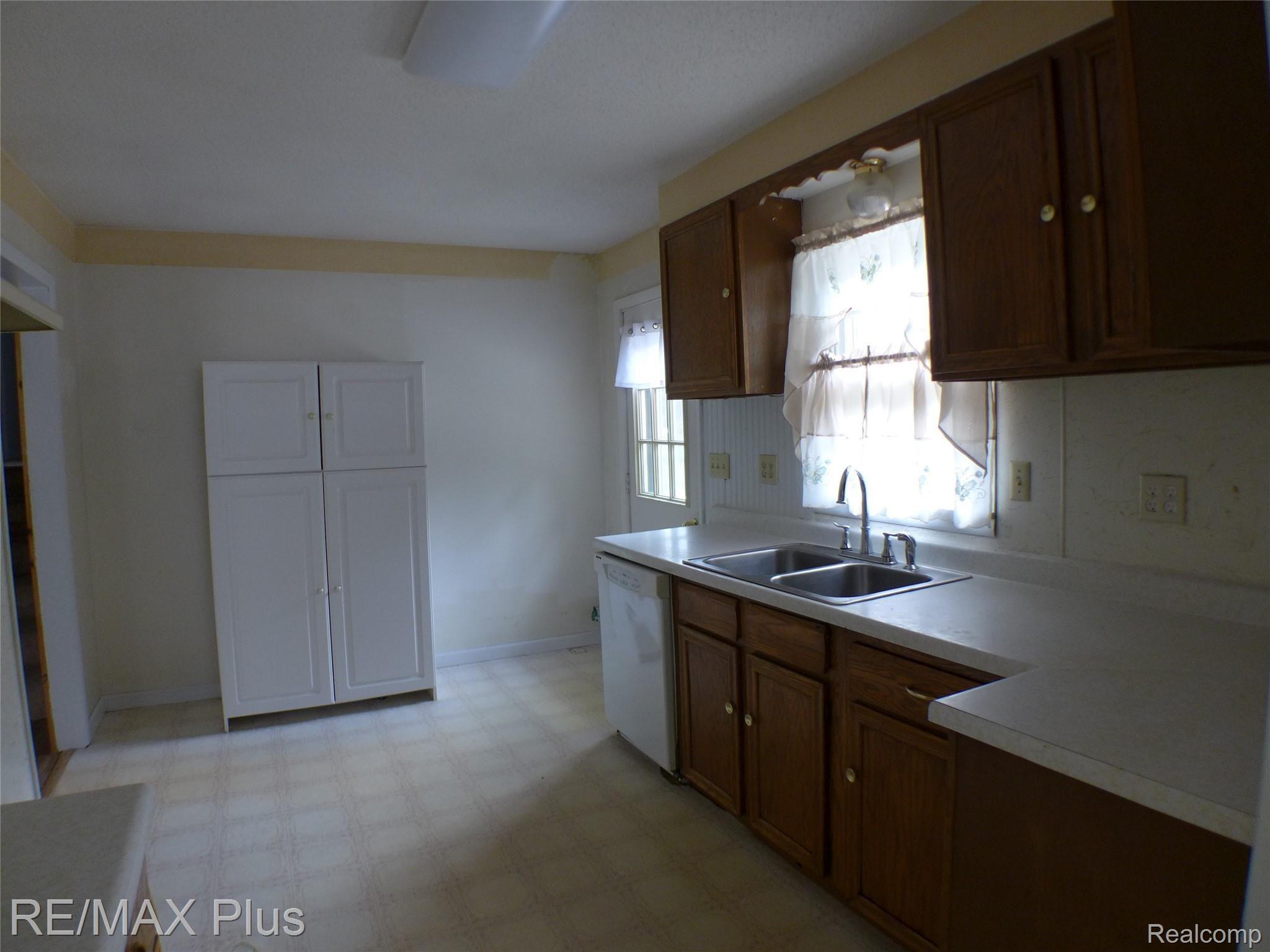 1304 East Caro Road Caro, MI 48723 - Photo 3 of 18 P1050543.JPG
