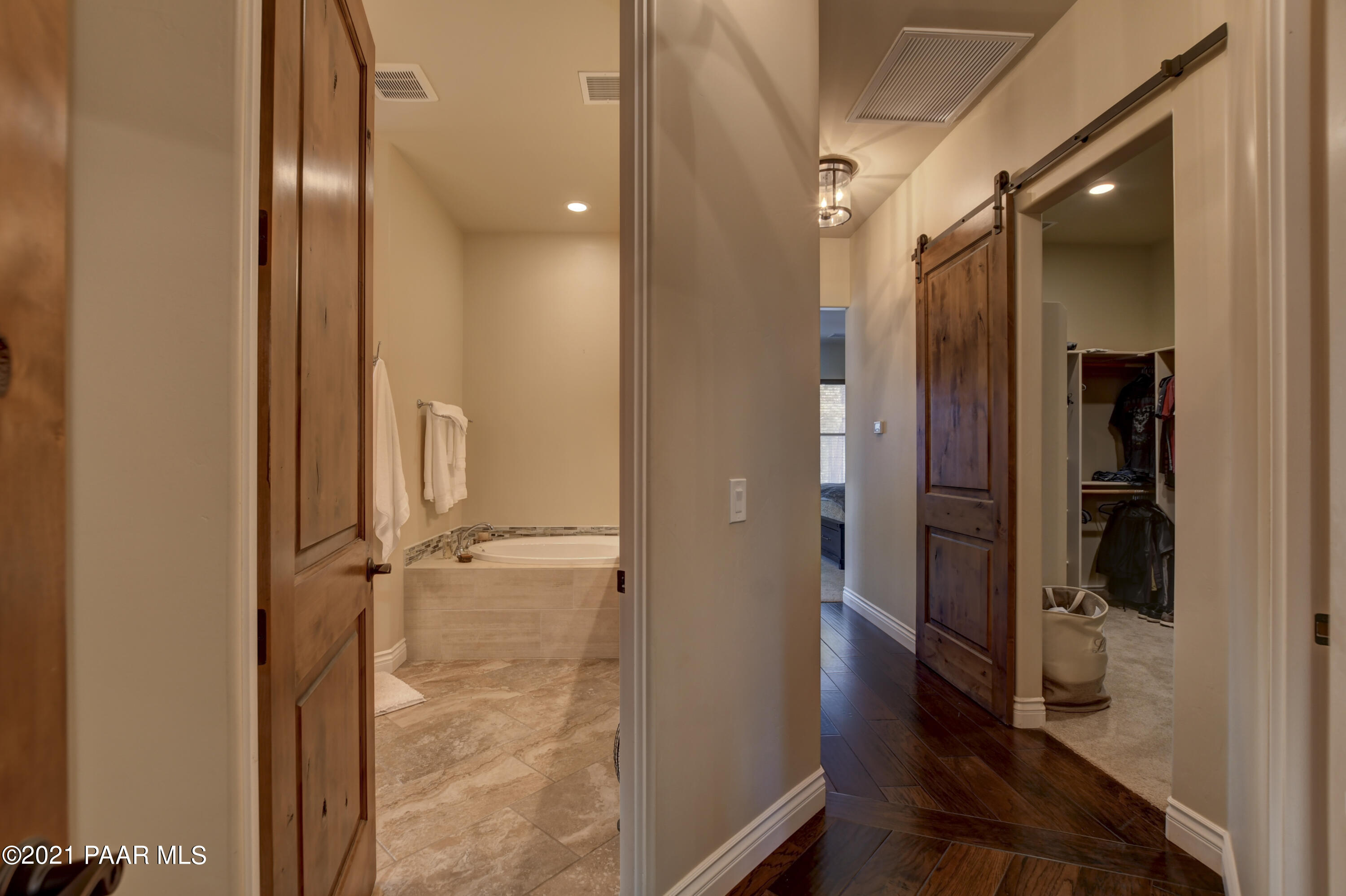 3295 East Walker Road Prescott, AZ 86303 - Photo 15 of 32 Master Hallway
