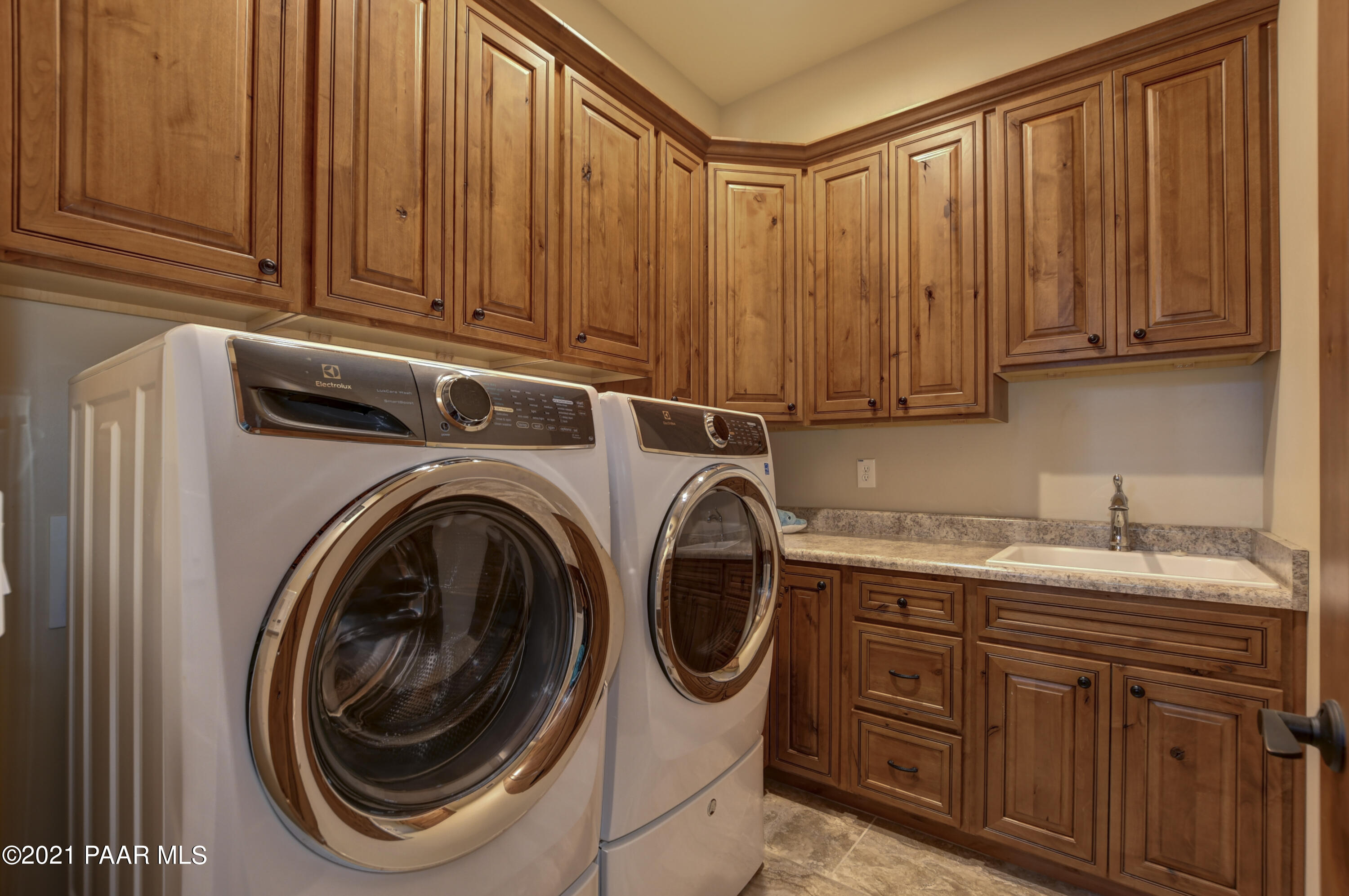 3295 East Walker Road Prescott, AZ 86303 - Photo 25 of 32 Laundry Room
