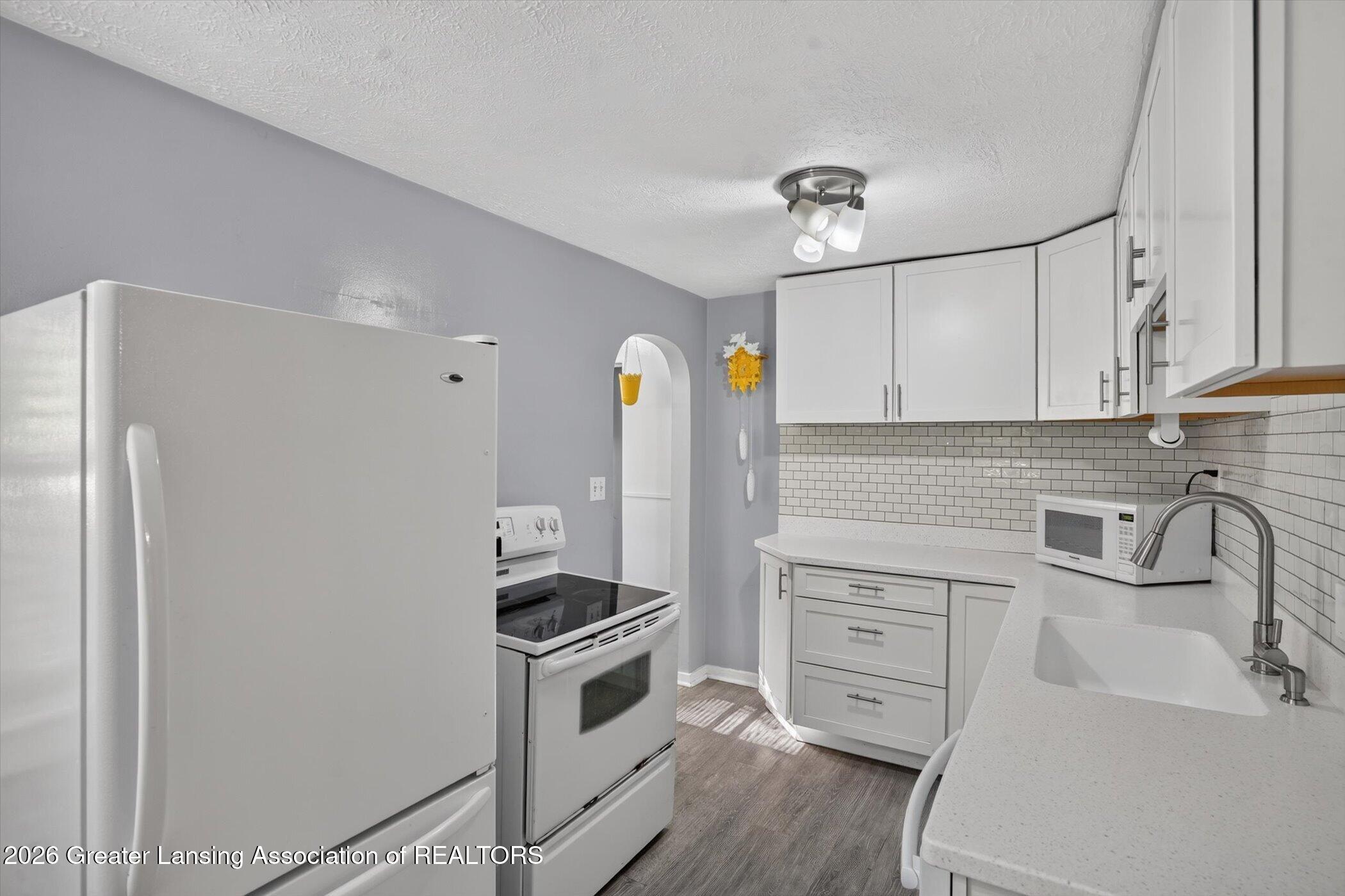 2020 Hamilton Road Okemos, MI 48864 - Photo 10 of 38 11-2020-Hamilton-Rd-WindowStill-Photogra