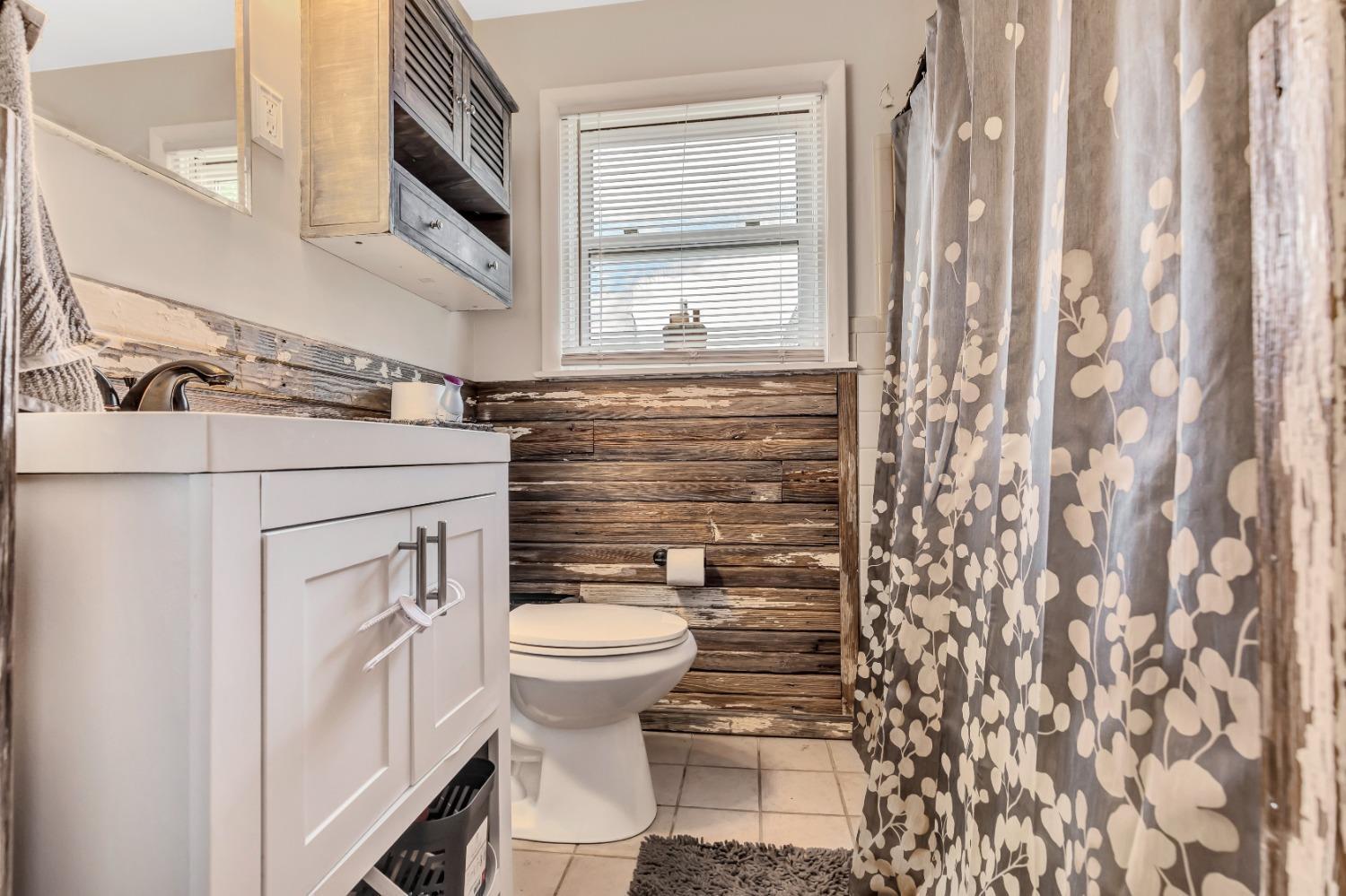 5976 Lawrence Road Cincinnati, OH 45248 - Photo 9 of 21