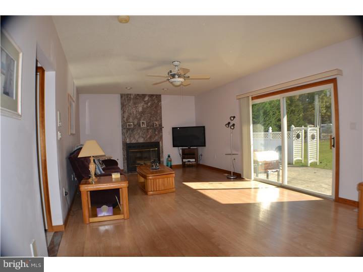 148 Oak Leaf Road Sicklerville, NJ 08081 - Photo 3 of 25 Family Room