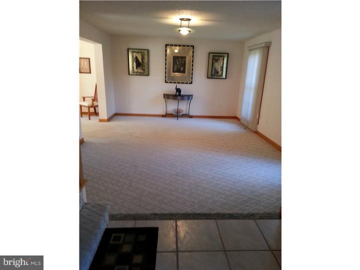 148 Oak Leaf Road Sicklerville, NJ 08081 - Photo 8 of 25 Living Room