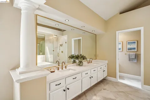 $949,000 | 5362 Saddleback Court, Richmond, CA 94803