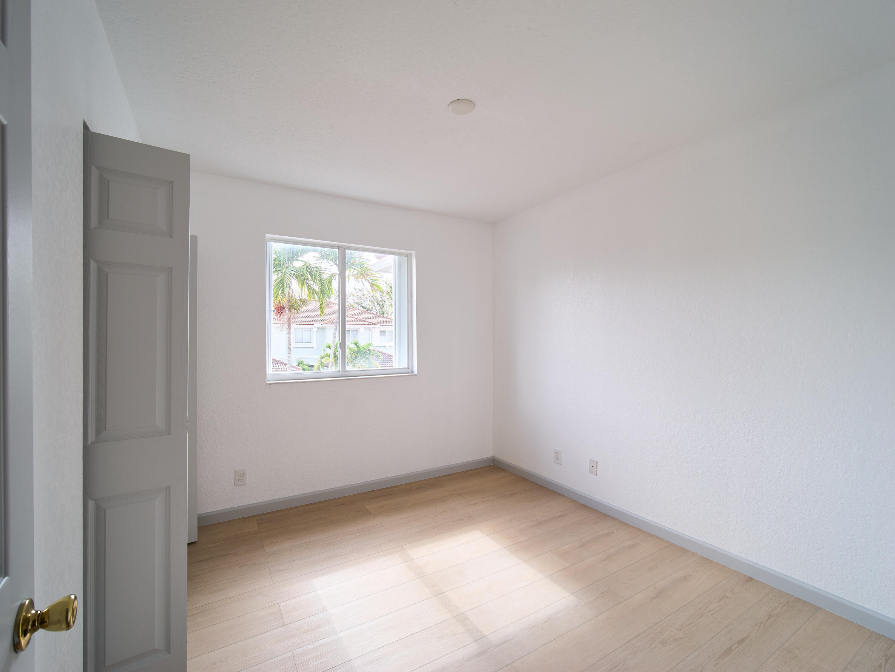 2052 Oakhurst Way Riviera Beach, FL 33404 - Photo 11 of 36 P1172352_HDR