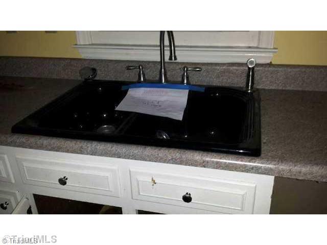 3361 Gumtree Road Winston-Salem, NC 27107 - Photo 2 of 8 Kitchen.