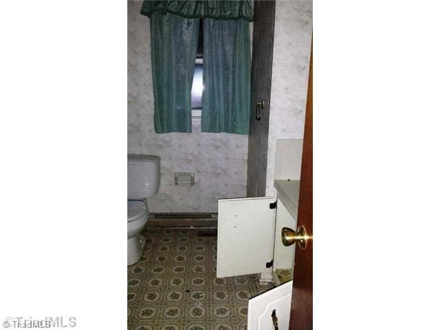 3361 Gumtree Road Winston-Salem, NC 27107 - Photo 7 of 8 Bath.
