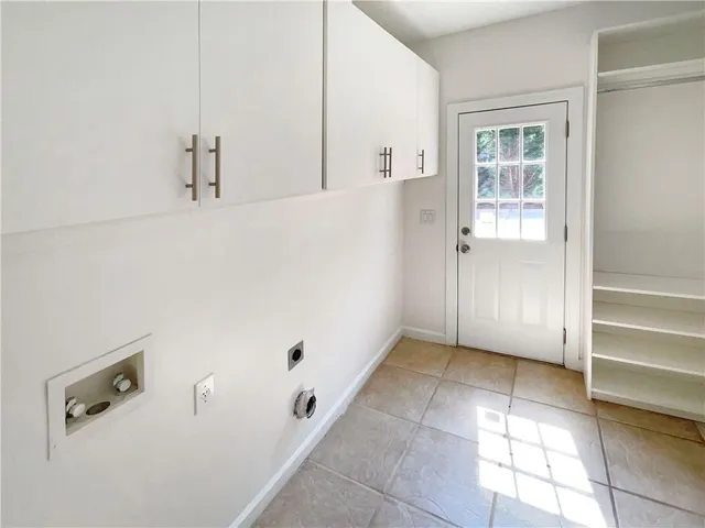 $900,000 | 1900 Chattahoochee Run Drive, Suwanee, GA 30024