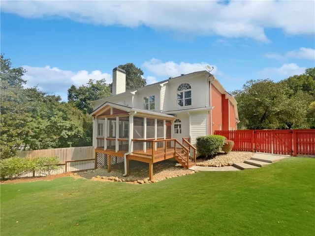 $900,000 | 1900 Chattahoochee Run Drive, Suwanee, GA 30024