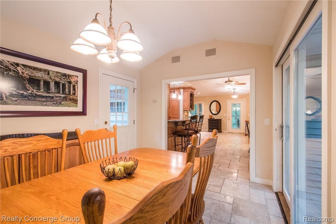 8877 River Valley Ct-18.jpg