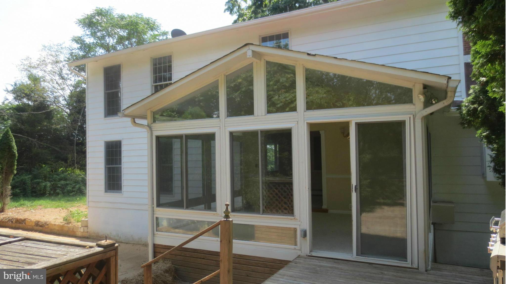 21911 Whites Ferry Road Dickerson, MD 20842 - Photo 25 of 30 Exterior (Rear)